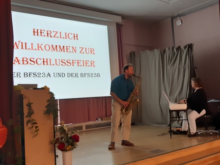 Abschlussfeier BFS23 Auftritt Alterman + Vryzaki